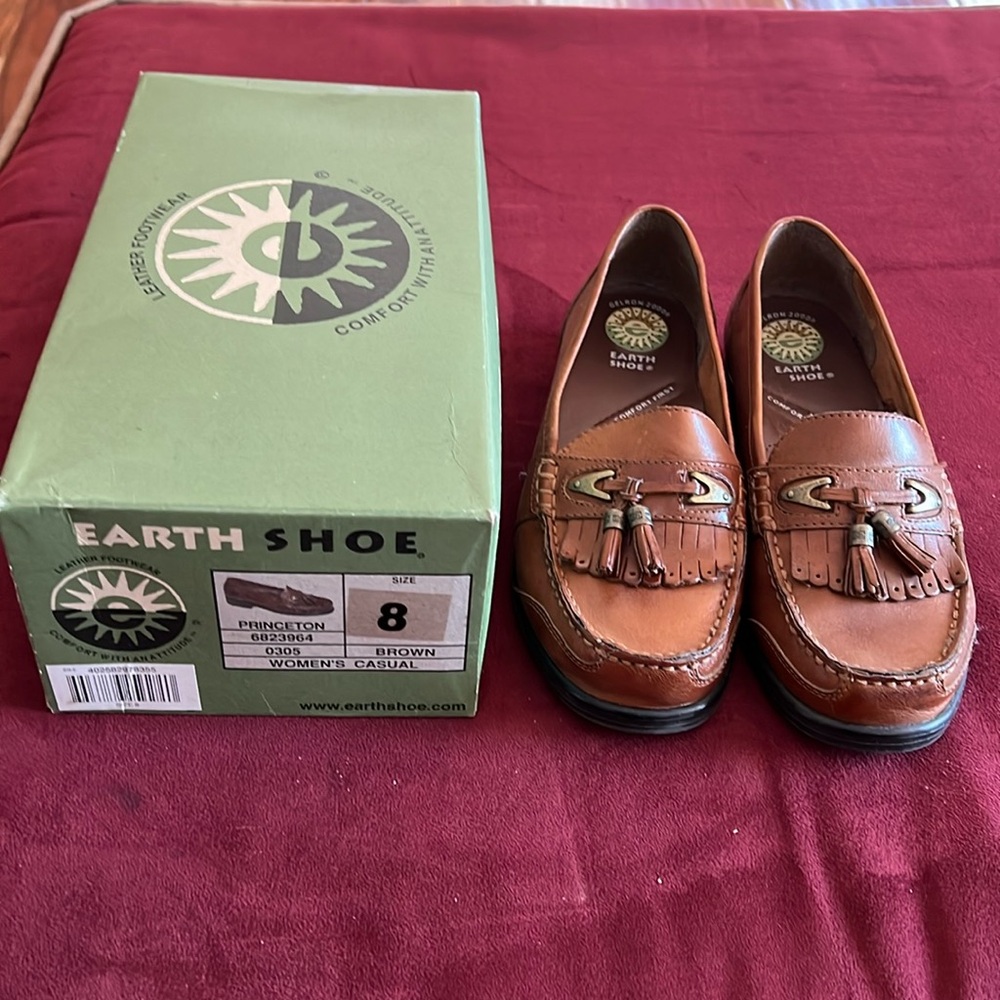 EUC Earth shoe loafers (size 8)